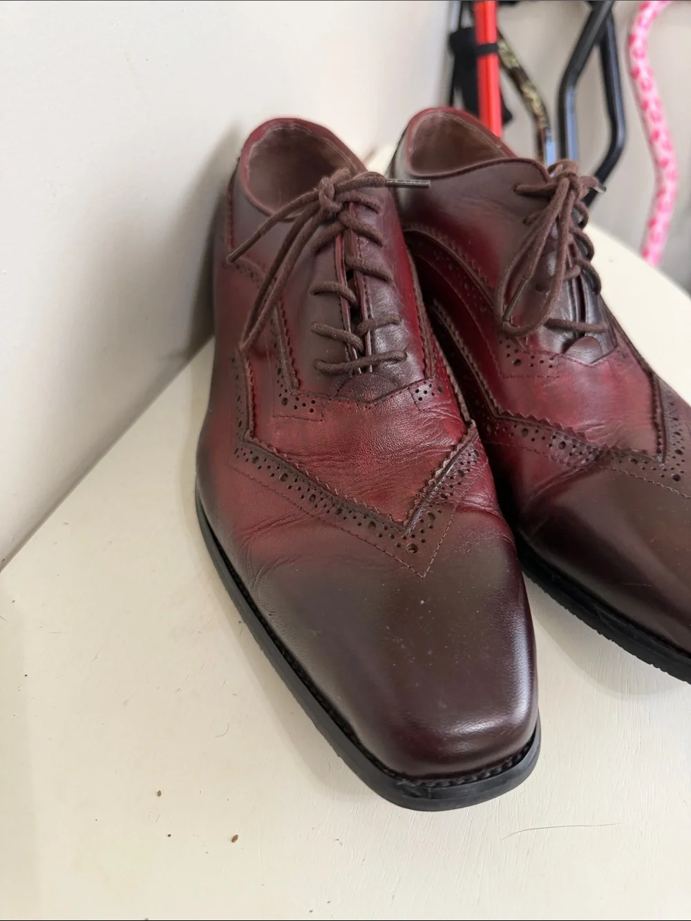 (2391) Men's Burgundy Leather Wingtip Derby Shoes, Size: 9.5